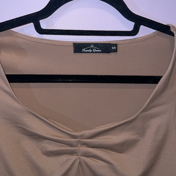 Trendy Queen long sleeve crop top‎ slit sides size small lime new soft neutral - Picture 2 of 6